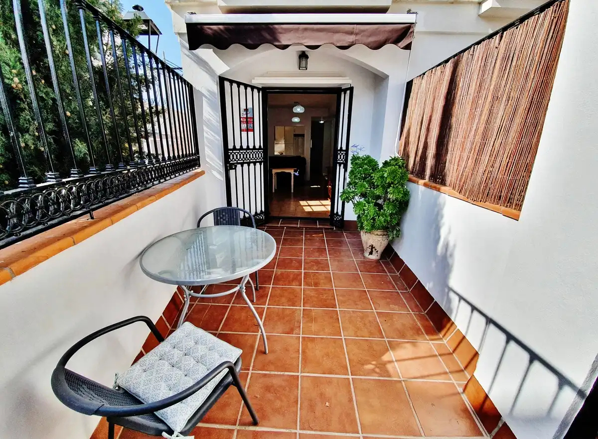 Terrasse von Wohnungen zur Miete in Vélez de Benaudalla mit Terrasse, Möbliert und Ofen