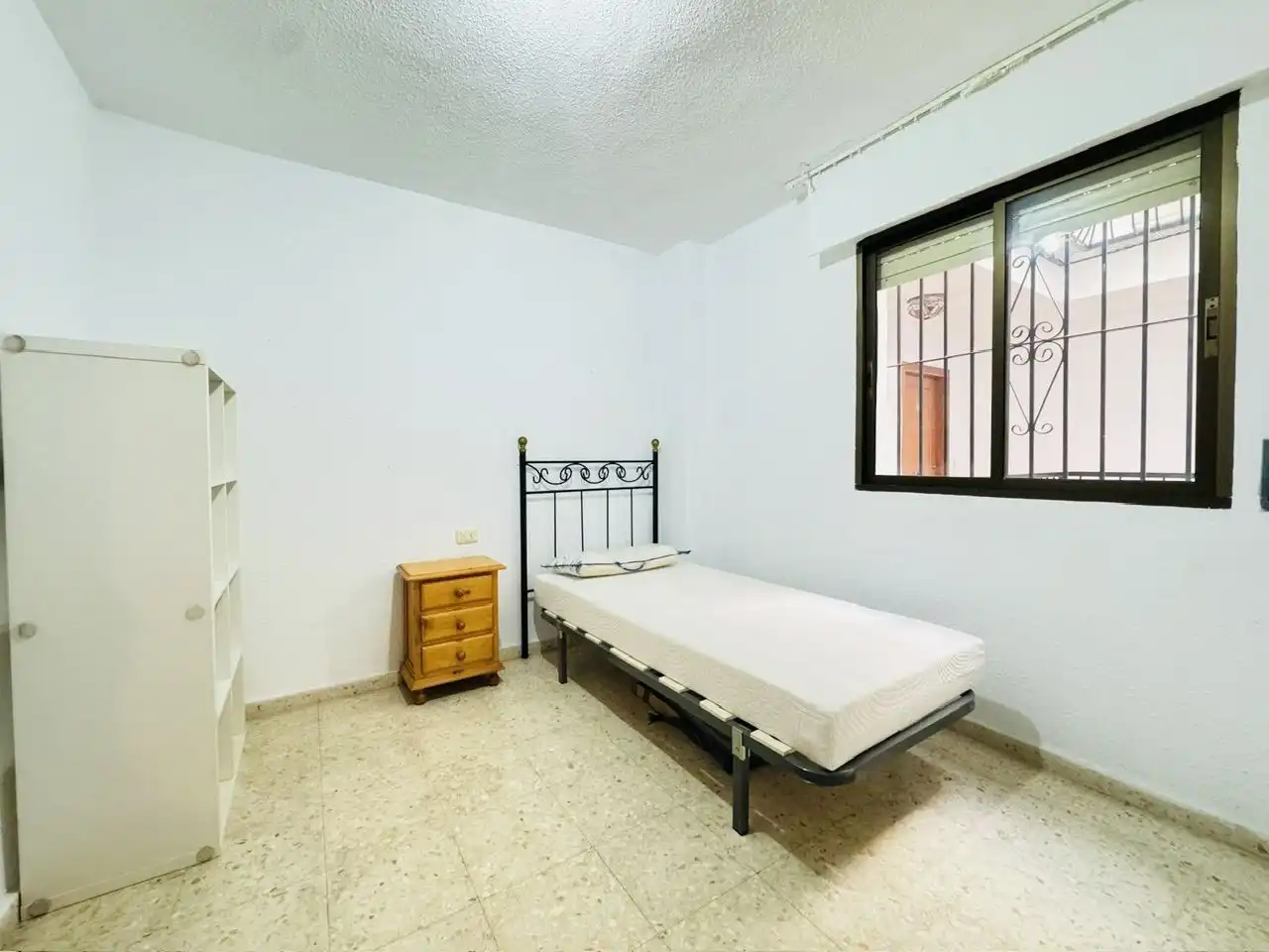 Bedroom of Flat for sale in Torrox