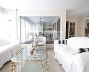 Living room of Flat to rent in  Barcelona Capital  with Air Conditioner, Heating and Parquet flooring