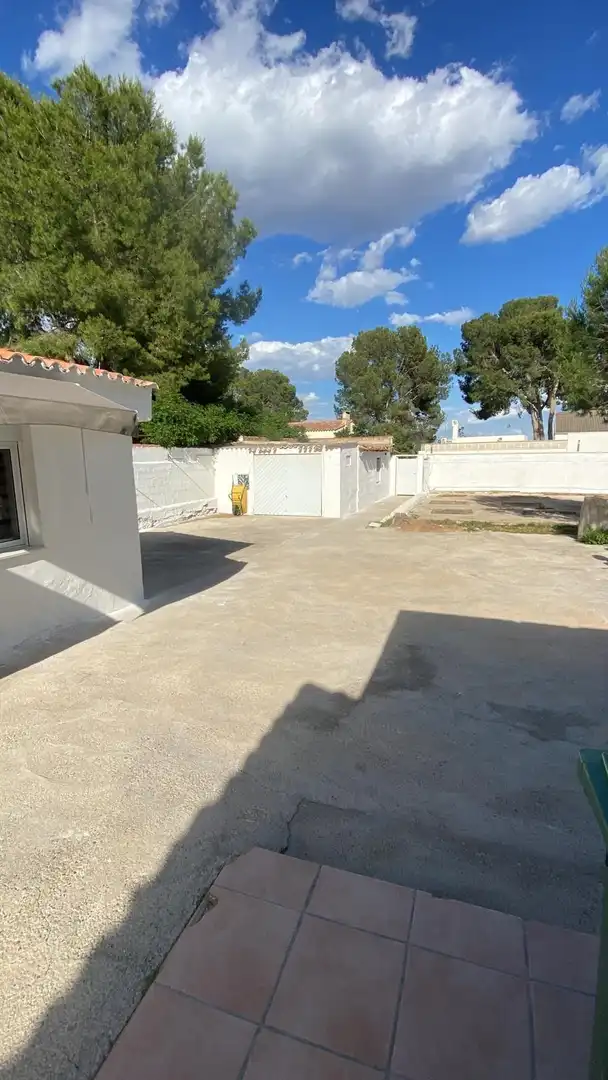 Aparcament de Casa o xalet en venda en La Pobla de Vallbona amb Aire condicionat, Terrassa i Piscina comunitària