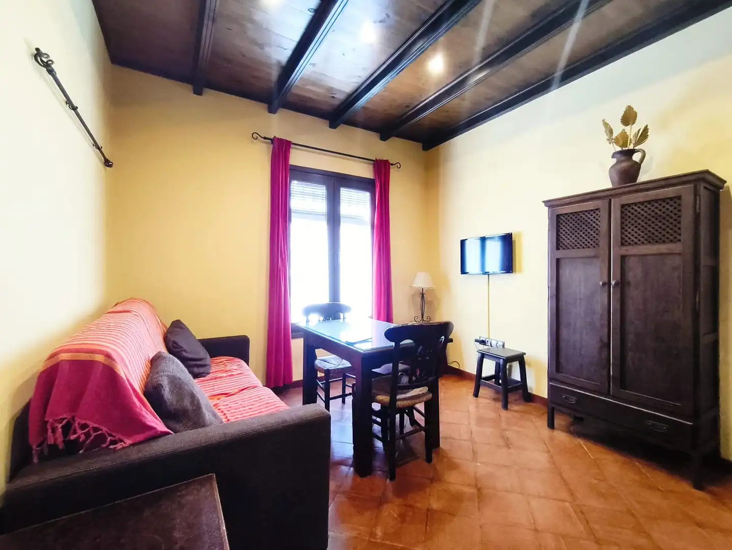 Sala d'estar de Apartament en venda en Cazalla de la Sierra amb Aire condicionat, Calefacció i Moblat