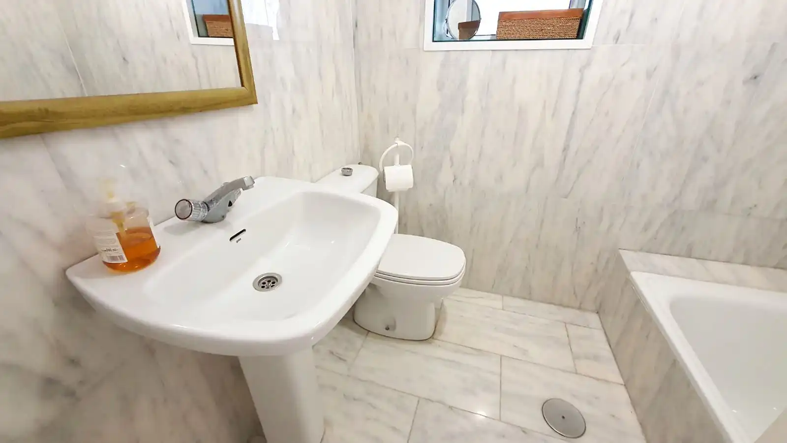 Baño de Ático en venta en Fuengirola con Aire acondicionado, Amueblado y Horno