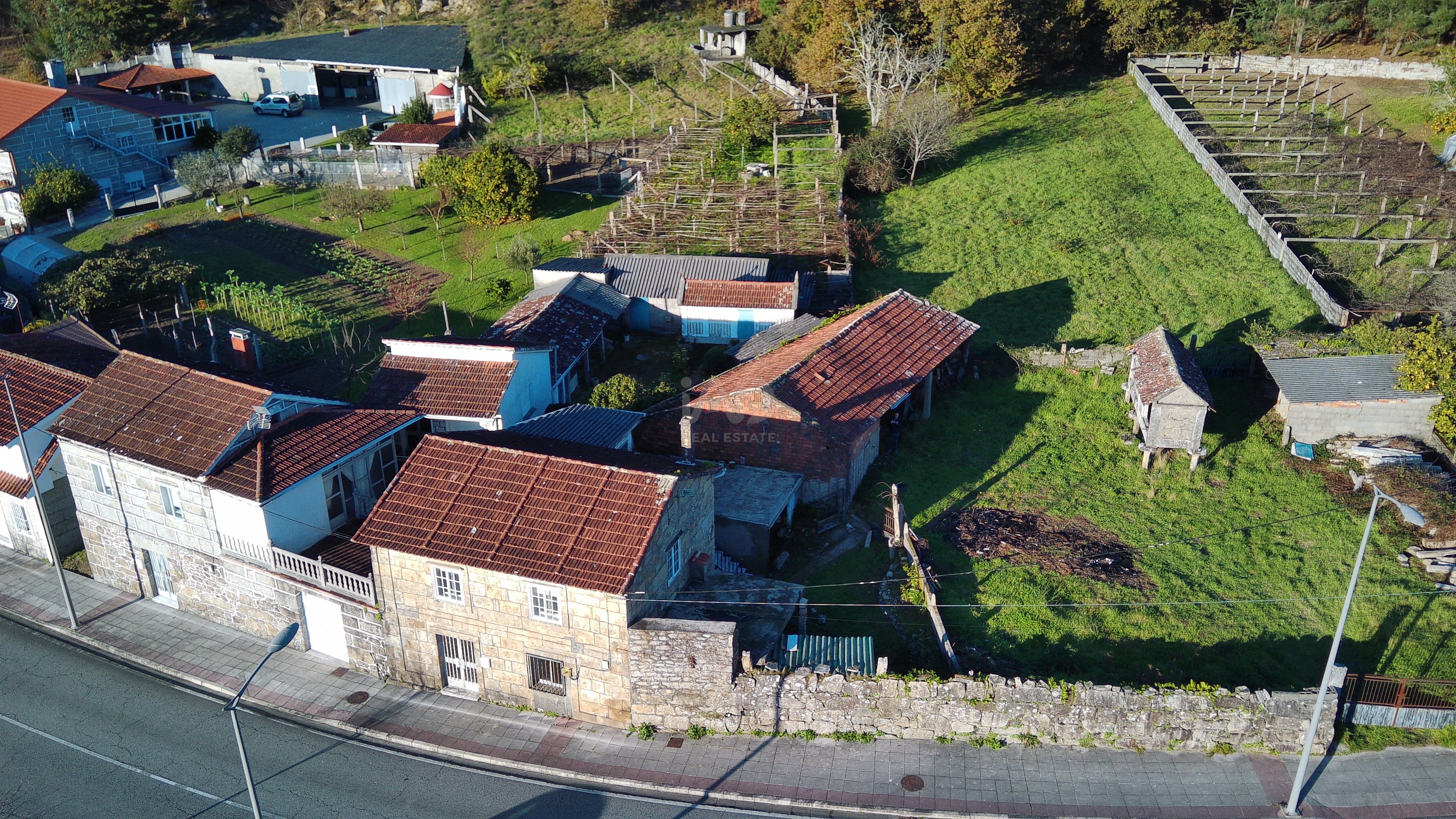 Vista exterior de Casa adosada en venda en Meis amb Calefacció i Terrassa