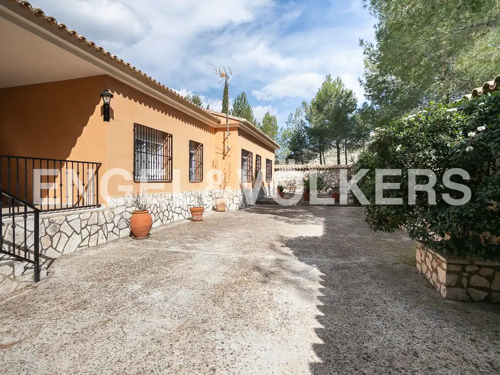 Vista exterior de Casa o xalet en venda en Carcaixent amb Calefacció, Jardí privat i Terrassa