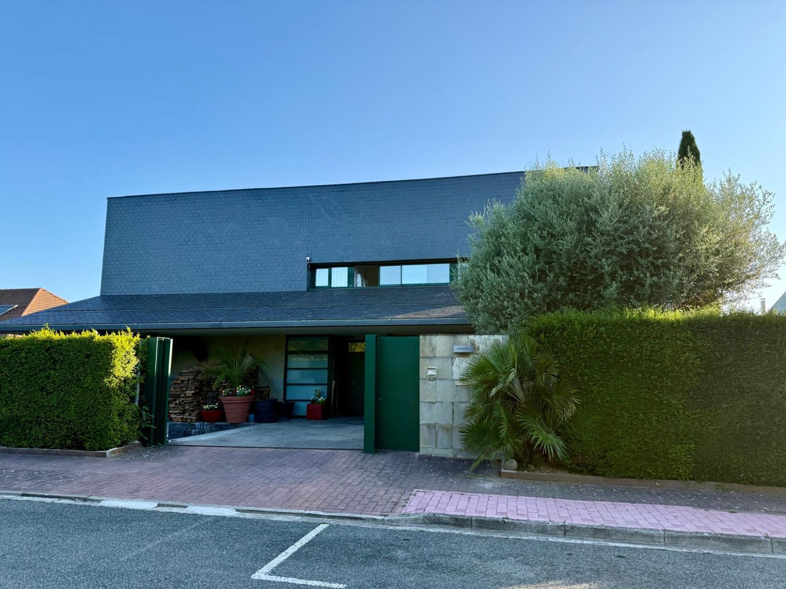 Vista exterior de Casa o xalet en venda en Egüés amb Jardí privat i Terrassa