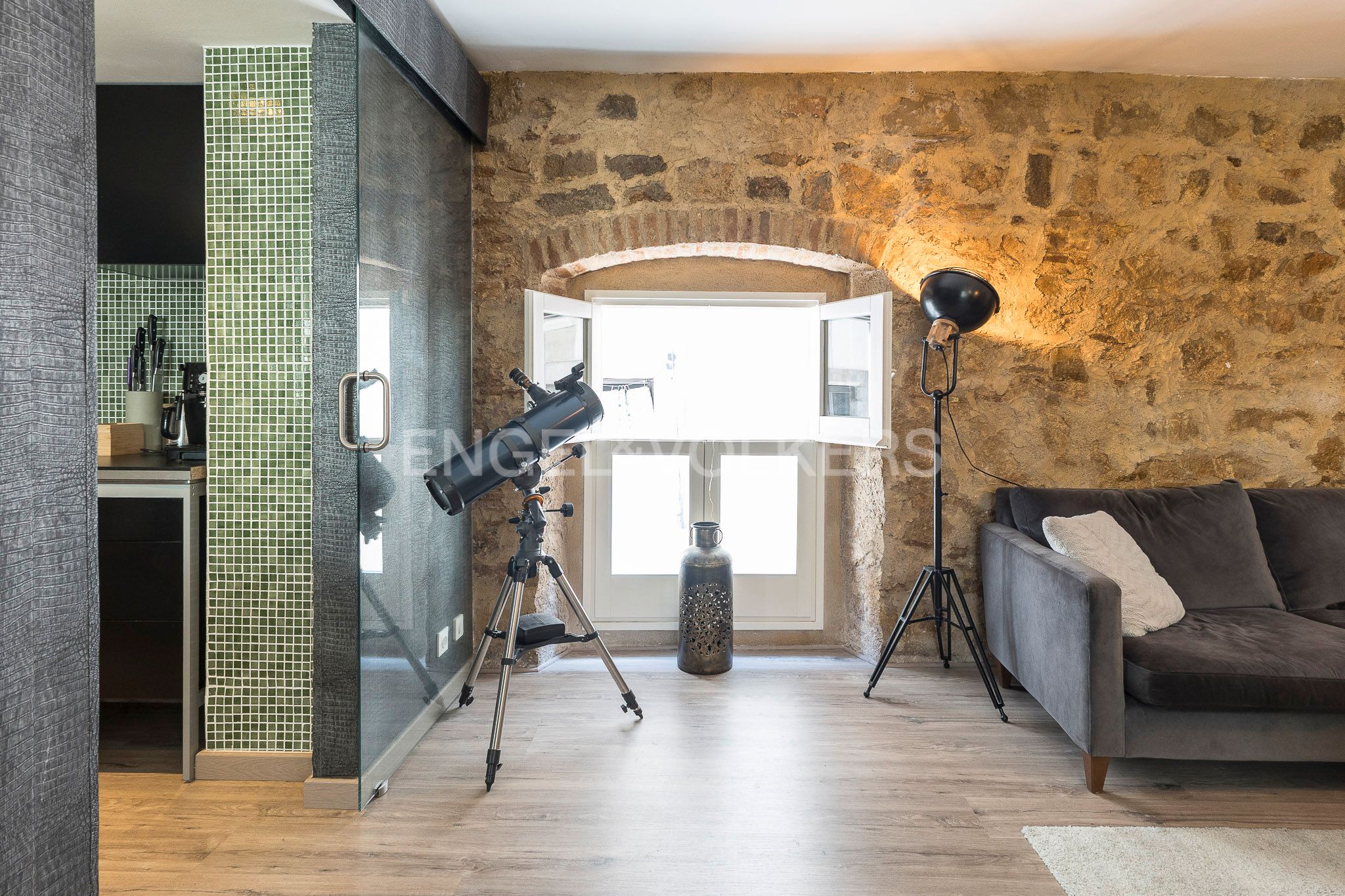 Exterior view of Apartment for sale in  Barcelona Capital  with Air Conditioner and Heating