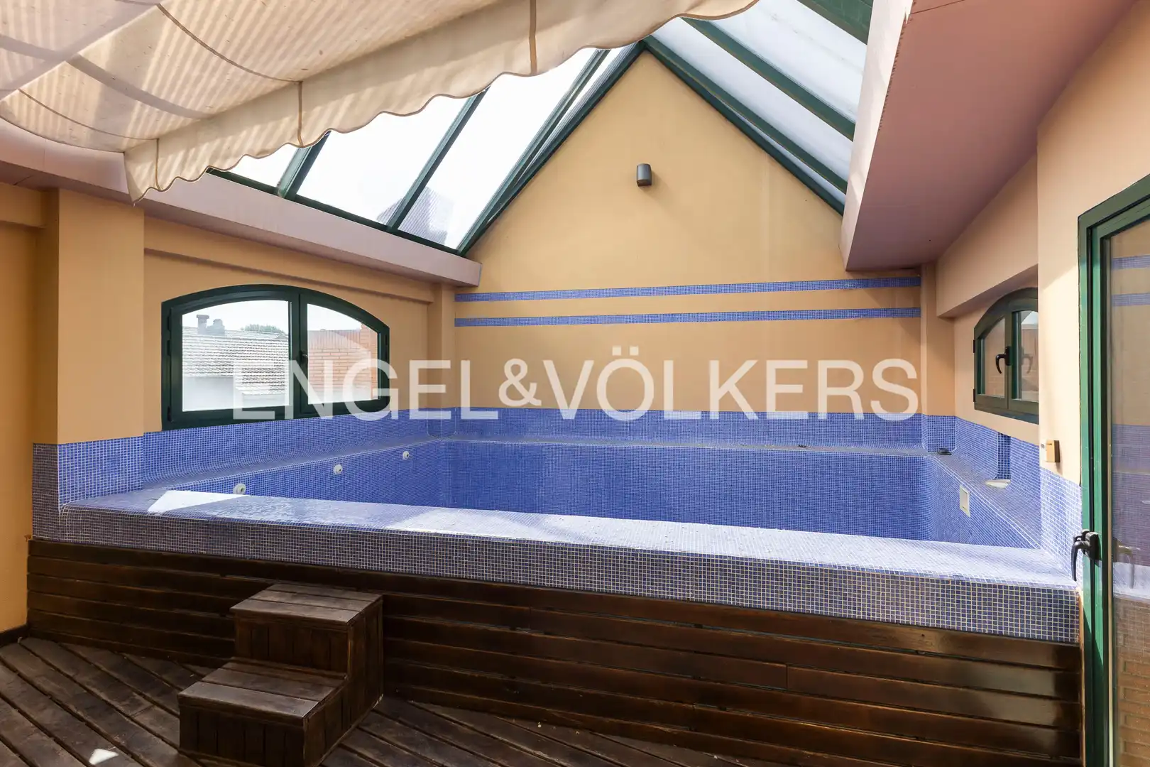 Swimming pool of Houses for sale in Velilla de San Antonio  with Air Conditioner, Heating and Terrace