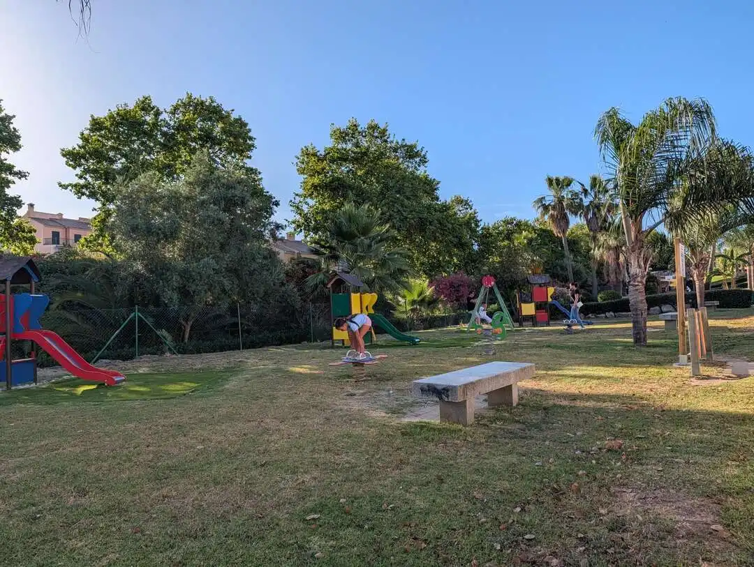Jardín de Casa adosada de alquiler en La Línea de la Concepción con Aire acondicionado, Calefacción y Jardín privado