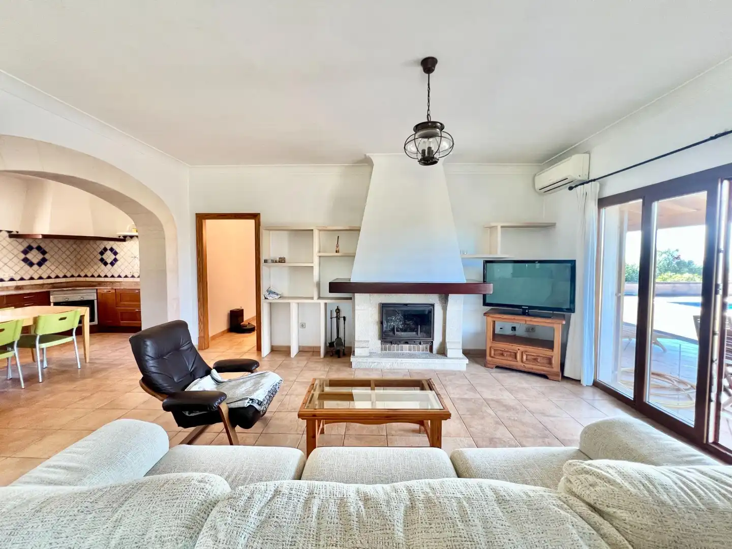Sala de estar de Finca rústica de alquiler en Campos con Aire acondicionado, Calefacción y Jardín privado