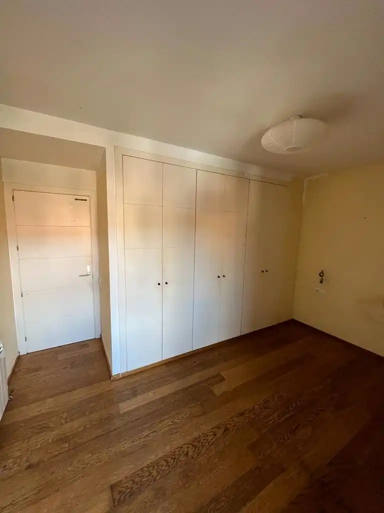 Habitación de Casa adosada en venta en Mataró con Aire acondicionado, Calefacción y Jardín privado