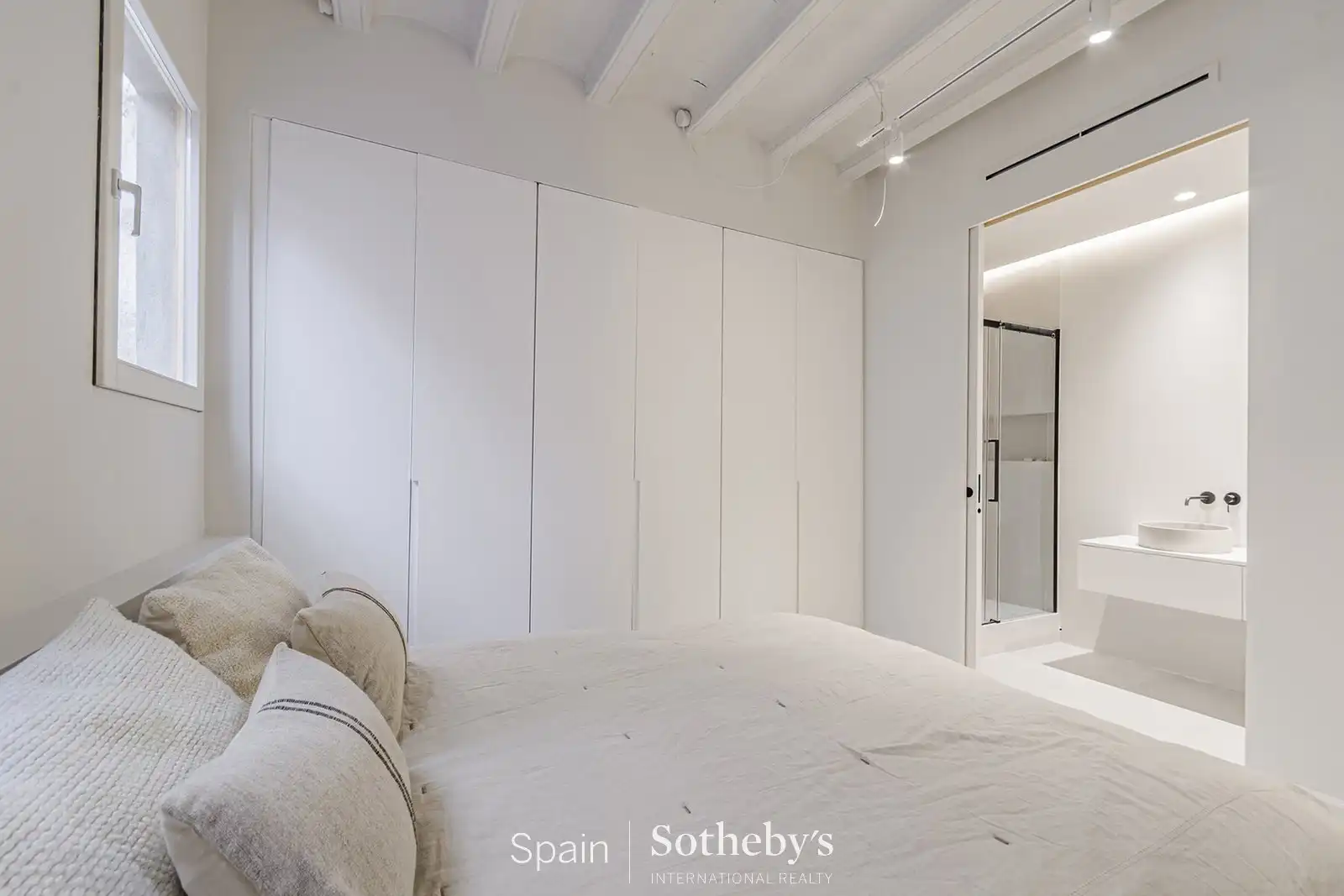 Dormitori de Apartament en venda en Barcelona amb Aire condicionat i Calefacció
