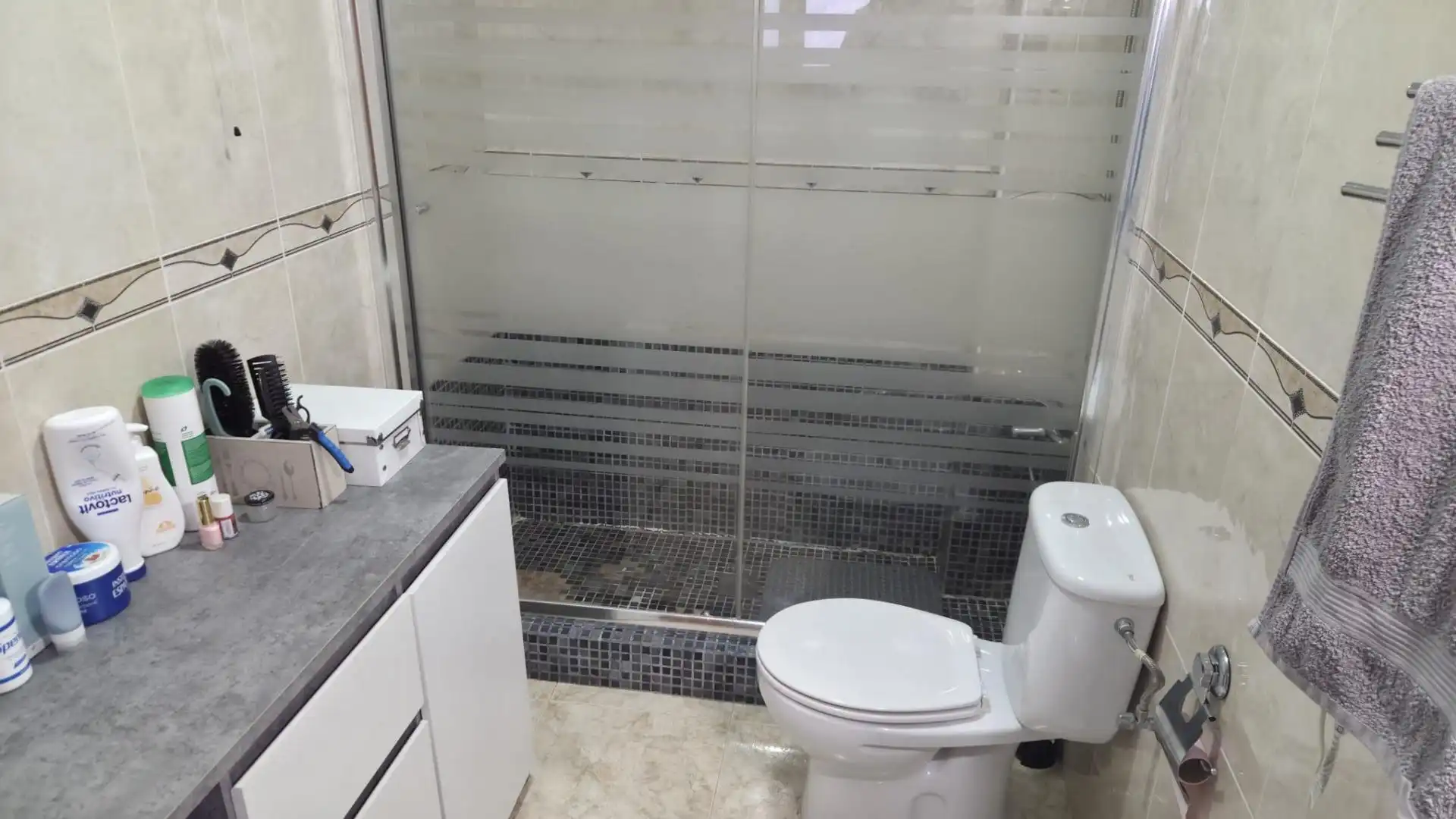Bathroom of Attic for sale in Guardamar del Segura  with Air Conditioner, Terrace and Storage room