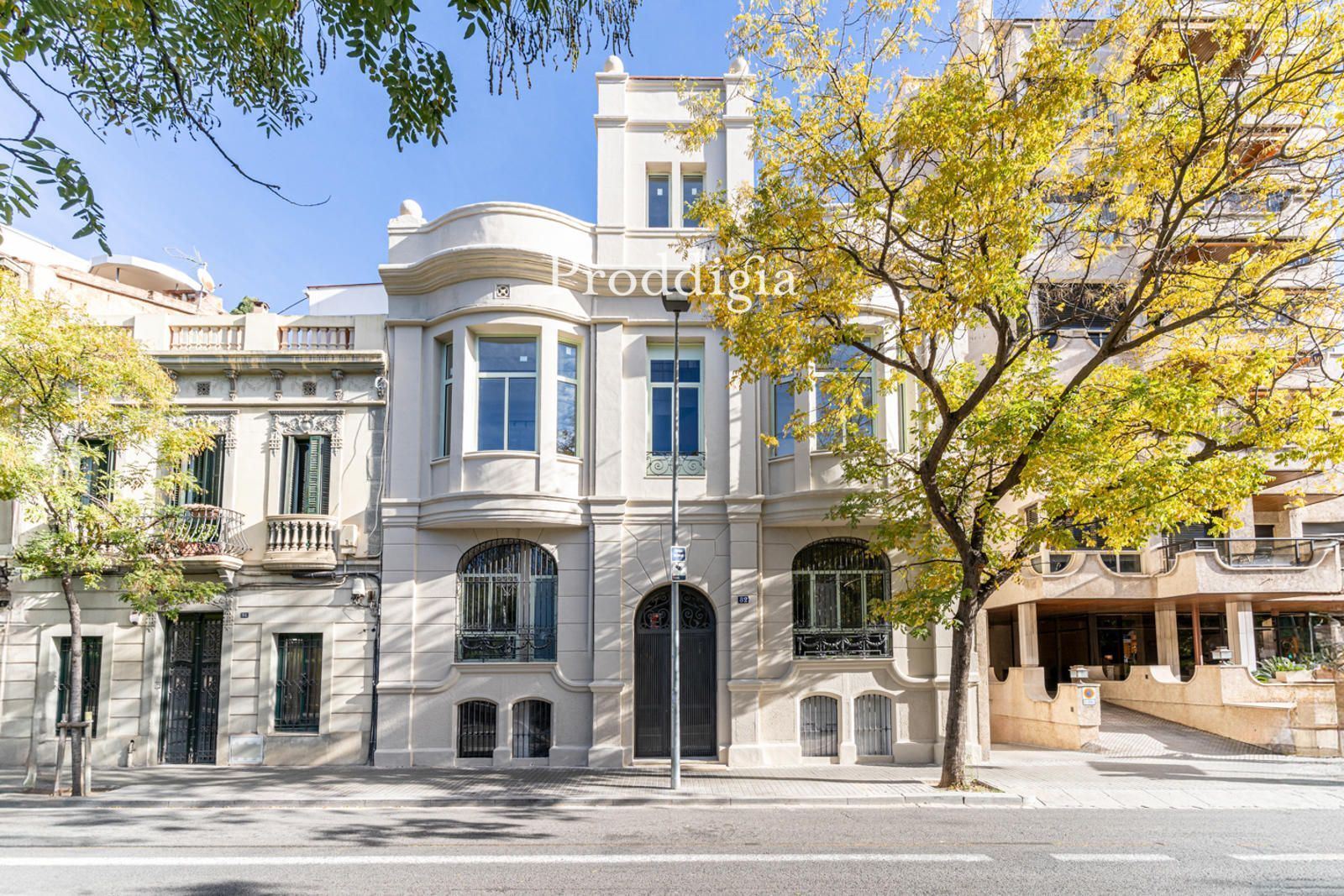 Exterior view of Duplex for sale in  Barcelona Capital  with Air Conditioner, Heating and Terrace