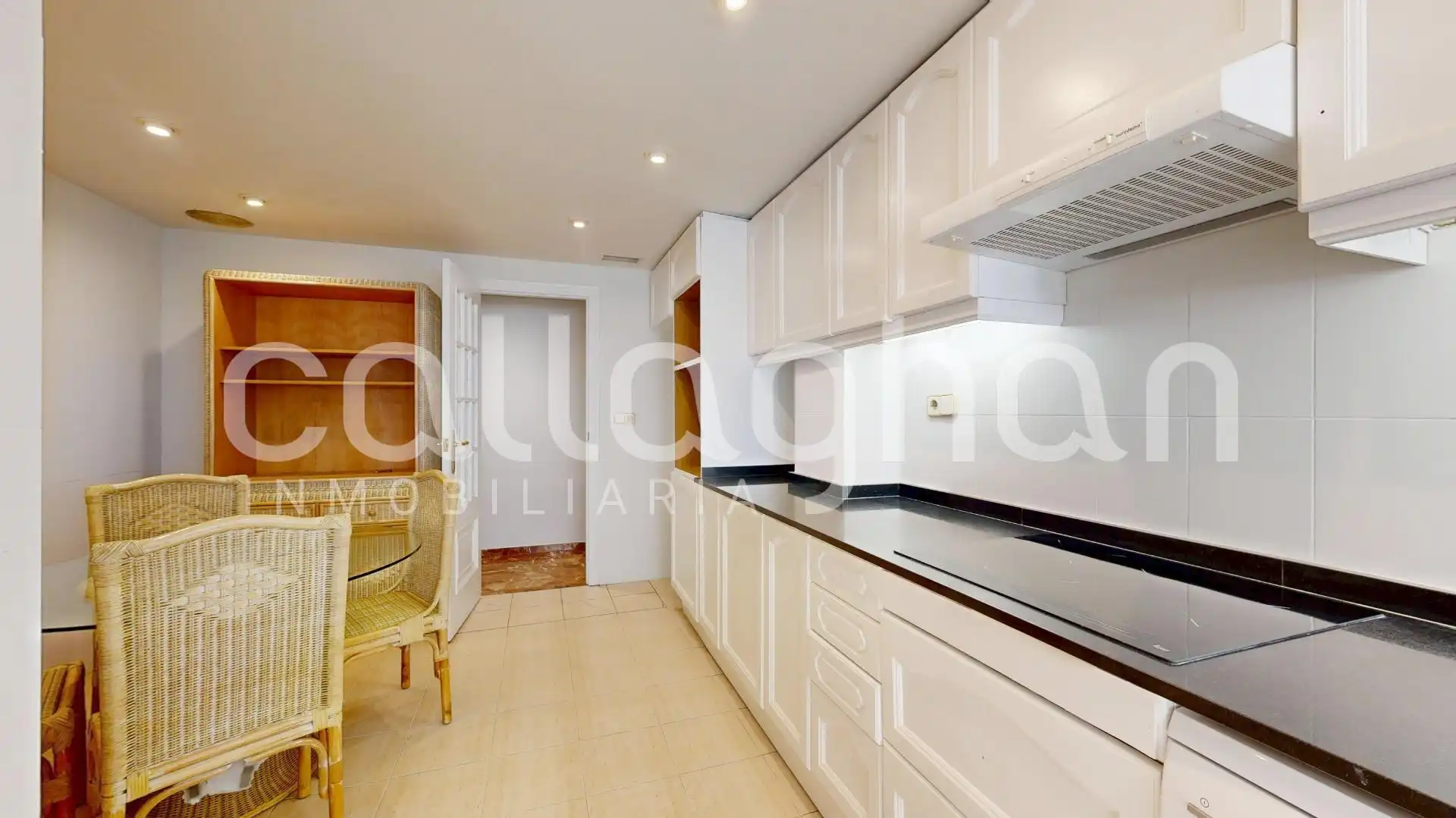 Cocina de Piso en venta en Valencia con Calefacción, Terraza y Balcón