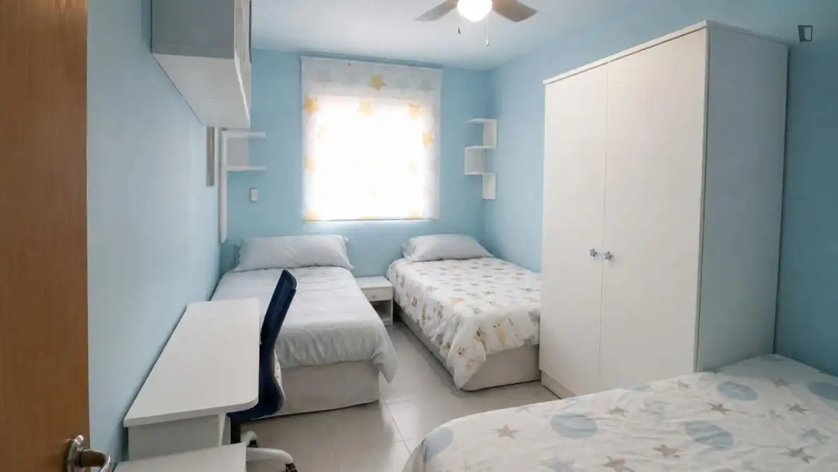Habitación de Apartamento de alquiler en Roquetas de Mar con Amueblado, Horno y Lavadora