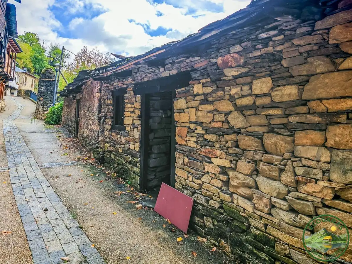 Vista exterior de Casa adosada en venta en Ponferrada