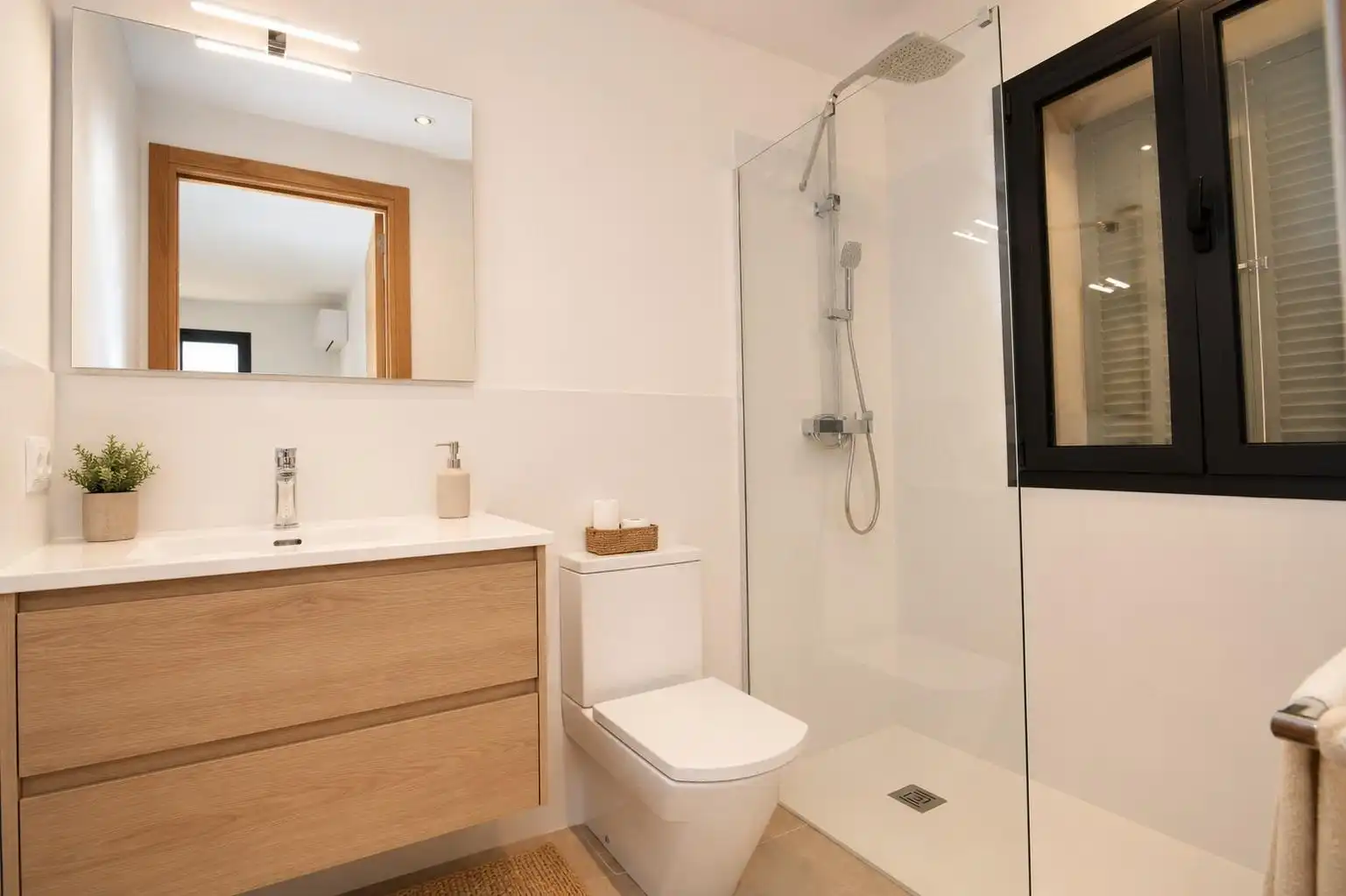 Badezimmer von Country house zur Miete in Búger mit Klimaanlage, Heizung und Privatgarten