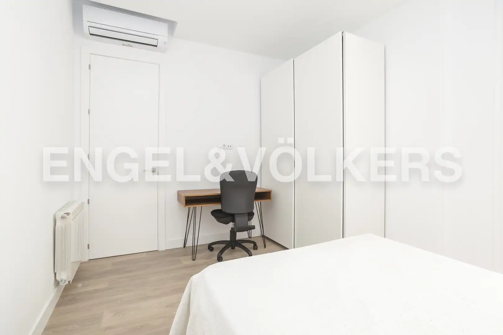Bedroom of Flat for rent in Madrid  with Air Conditioner, Heating and Furnished