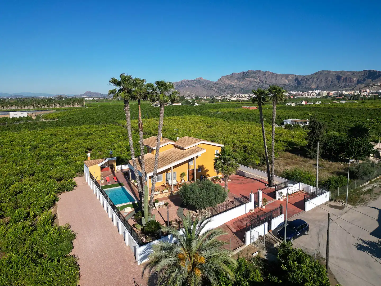 Vista exterior de Casa o xalet en venda en Orihuela amb Aire condicionat, Jardí privat i Terrassa