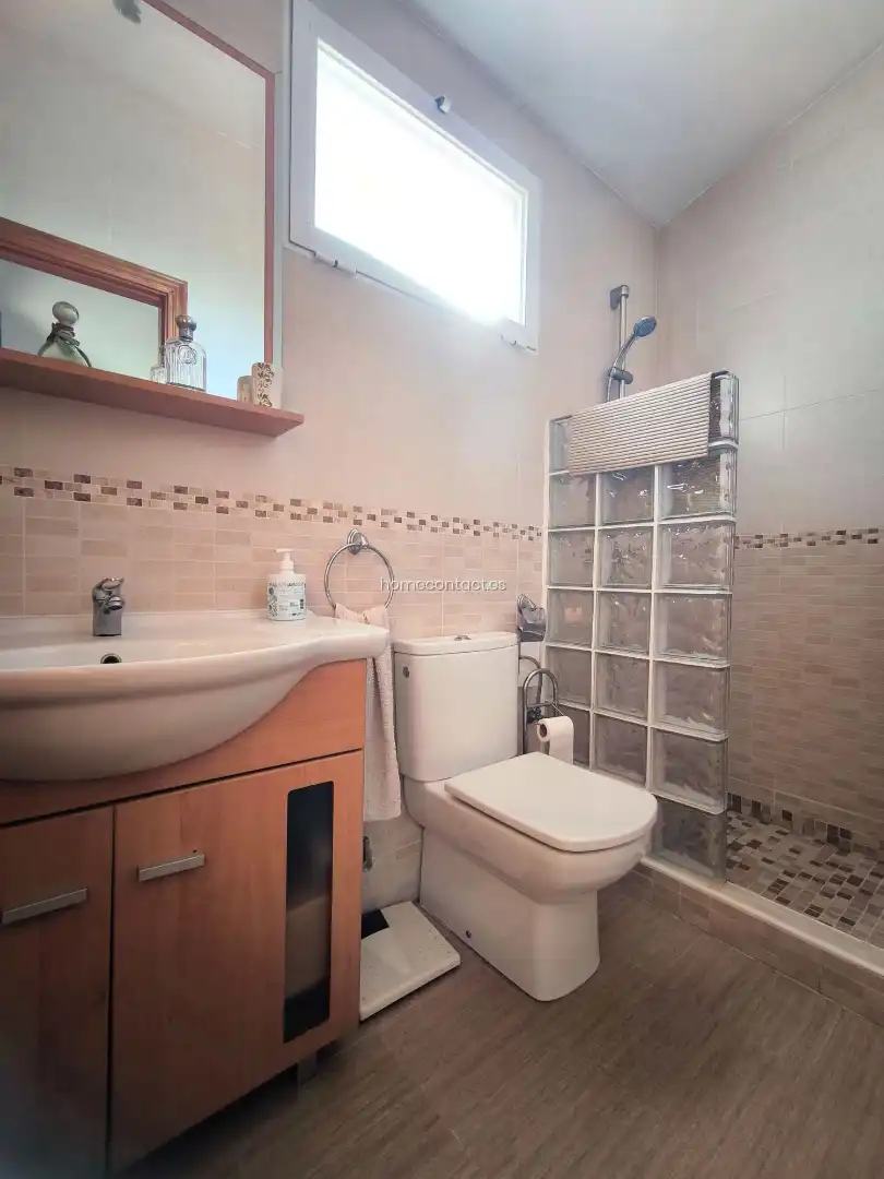 Badezimmer von Einfamilien-Reihenhaus zum Verkauf in La Nucia mit Klimaanlage, Internet und Gemeinschaftspool