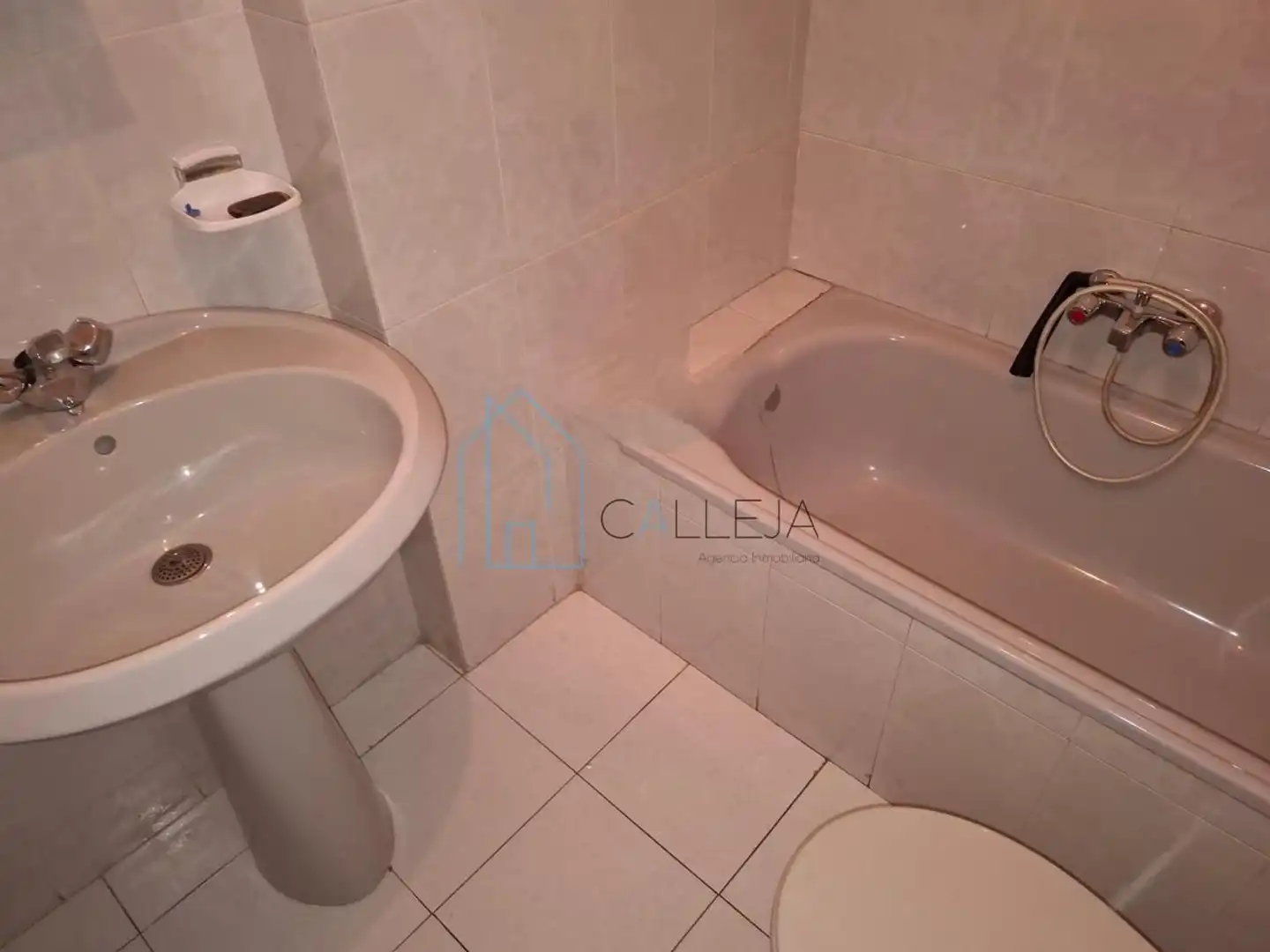 Baño de Piso en venta en Ourense Capital  con Calefacción, Trastero y Amueblado