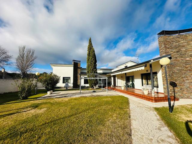 Casa-chalet en Venta en Calle Fuente de Versalles en Mojados