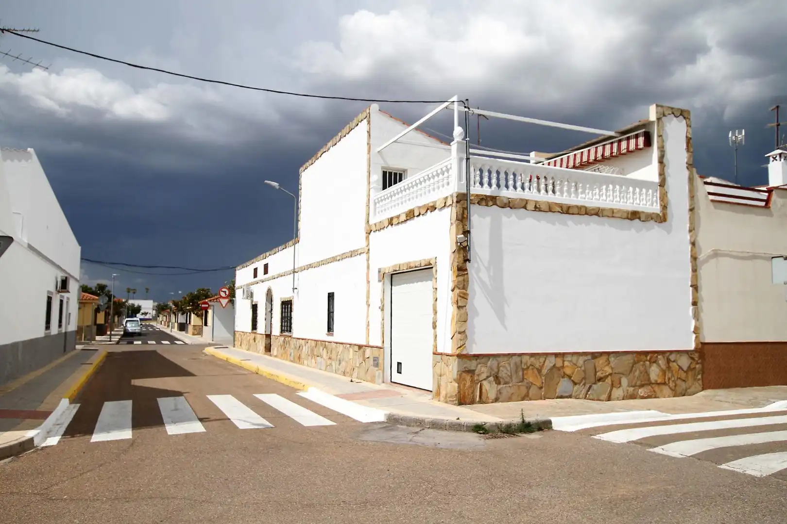 Vista exterior de Casa o xalet en venda en Puebla de la Calzada amb Aire condicionat, Calefacció i Terrassa