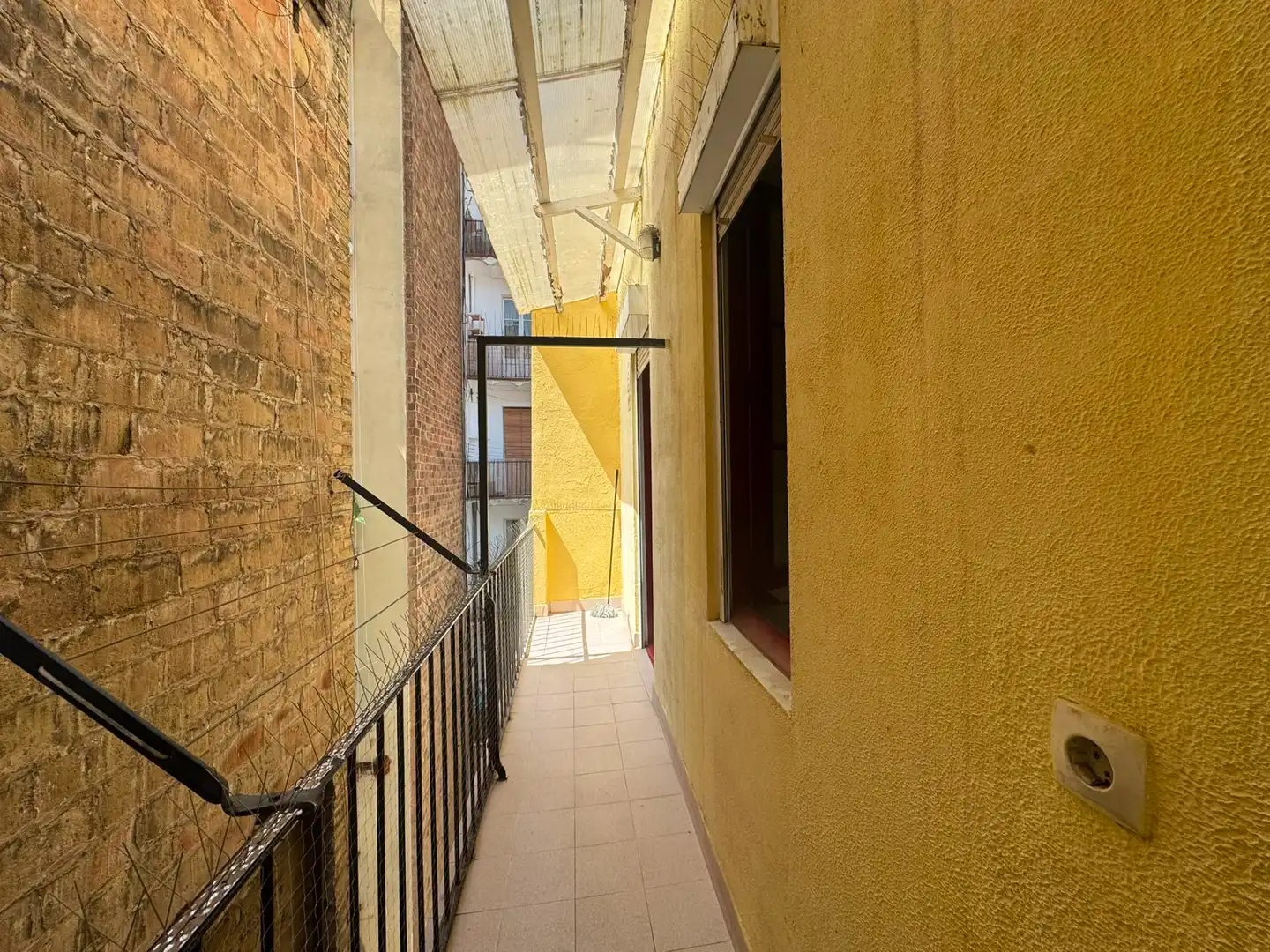 Terraza de Piso en venta en Barcelona con Horno, Microondas y Balcón