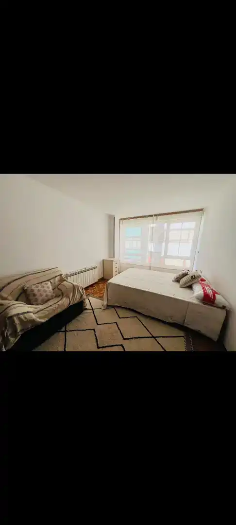 Schlafzimmer von Wohnung zur Miete in Ferrol mit Parkett und Möbliert