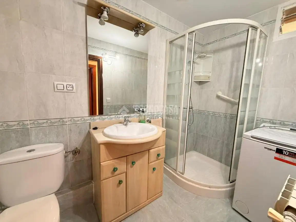Bathroom of Flat for sale in Madrid