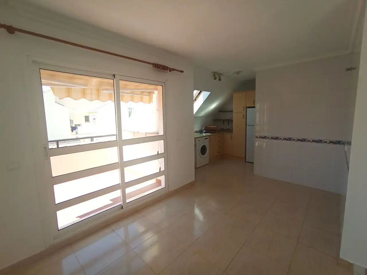 Cuina de Àtic de lloguer en Fuengirola amb Aire condicionat, Calefacció i Terrassa