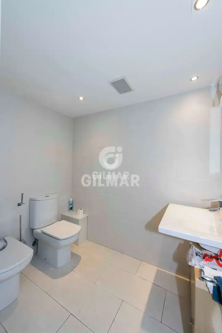 Bathroom of Office for sale in Madrid  with Heating