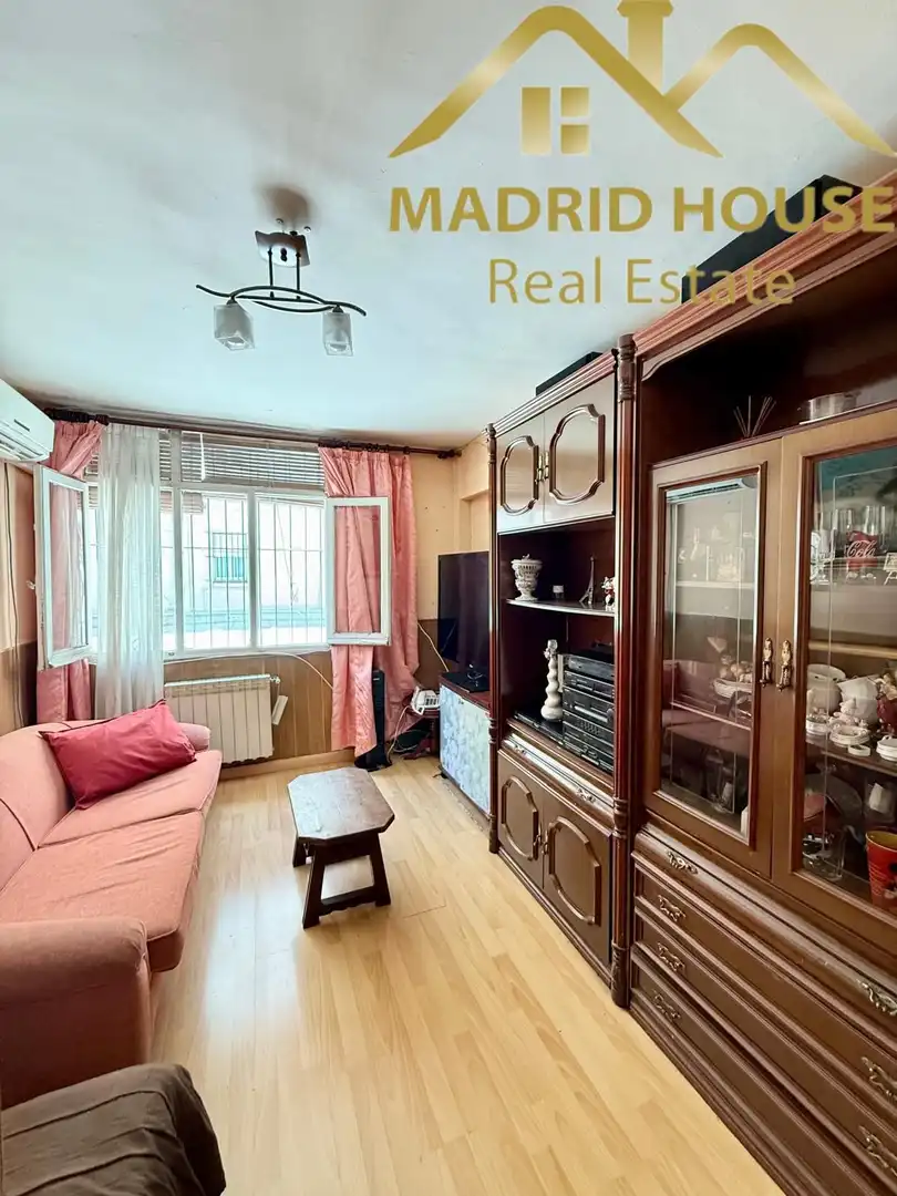 Bedroom of Flat for sale in Madrid  with Air Conditioner and Heating