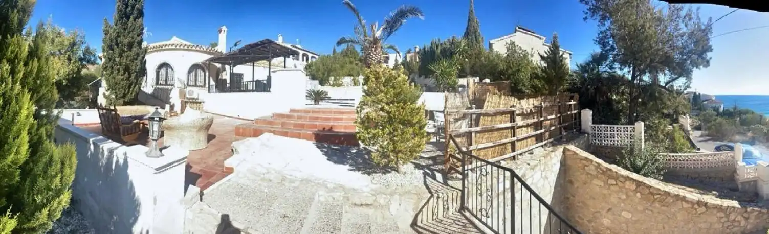 Vista exterior de Casa o chalet en venta en El Campello con Aire acondicionado, Calefacción y Jardín privado