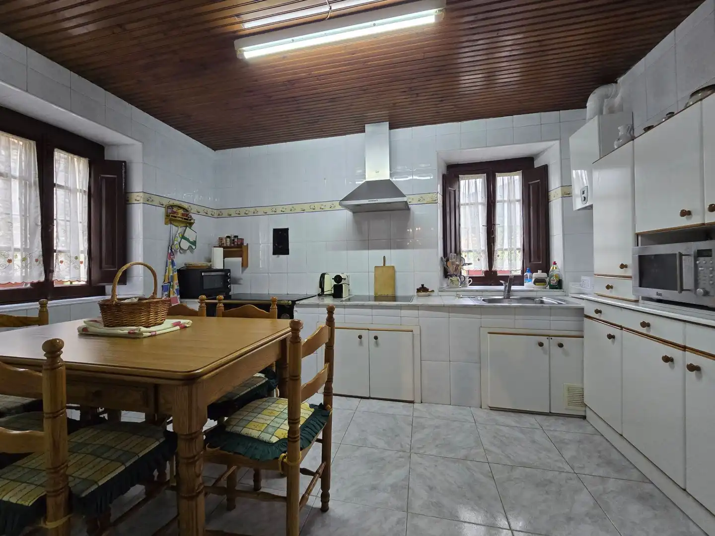 Cuina de Casa o xalet en venda en Llanes amb Calefacció, Terrassa i Traster