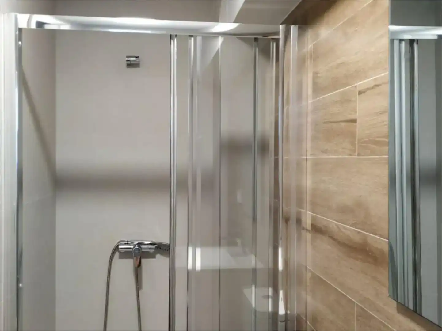 Bathroom of Flat for rent in  Valencia Capital  with Air Conditioner