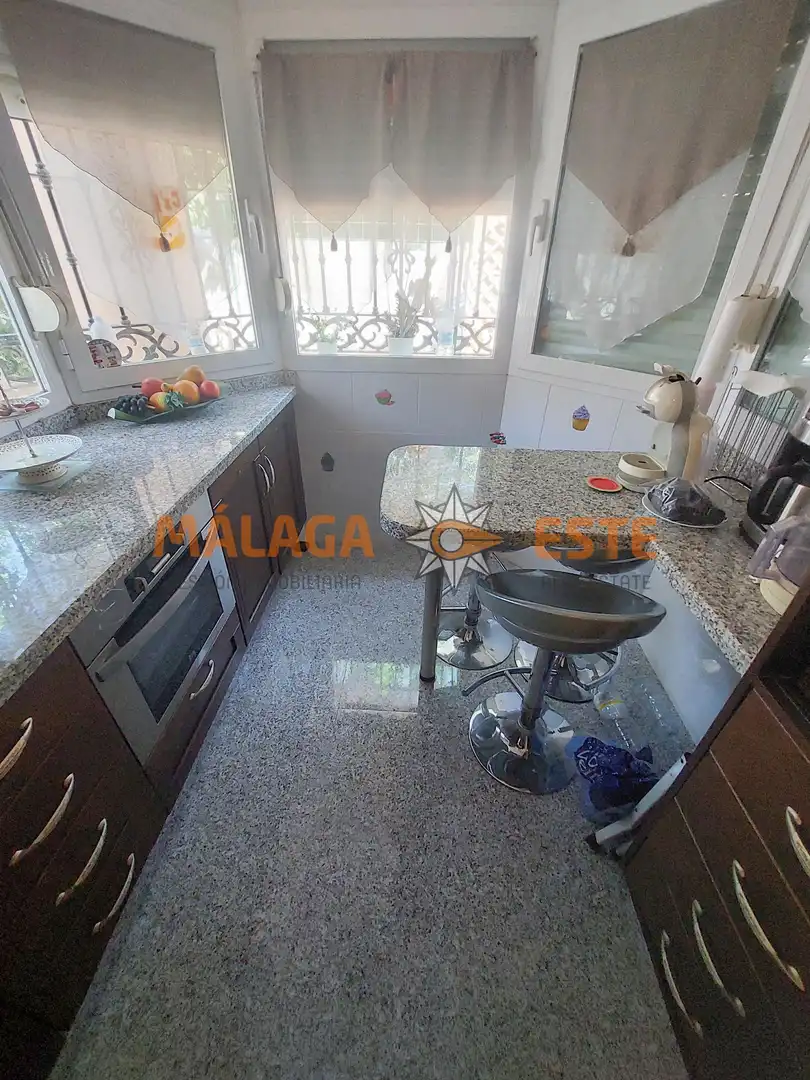 Cuina de Casa o xalet en venda en Vélez-Málaga amb Terrassa i Traster