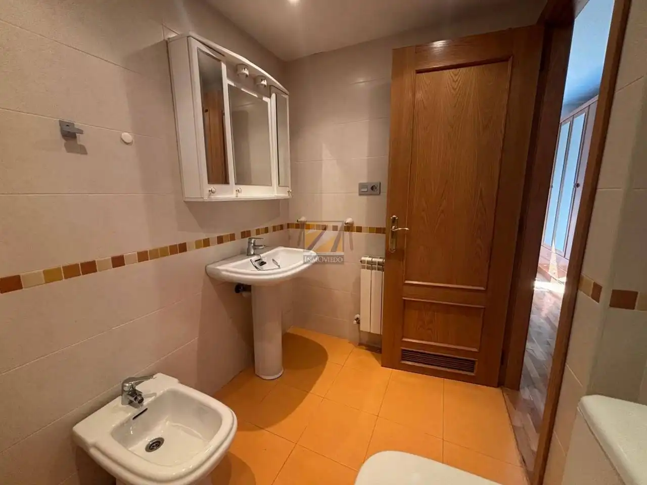 Badezimmer von Wohnung zum Verkauf in Gijón  mit Heizung, Abstellraum und Möbliert