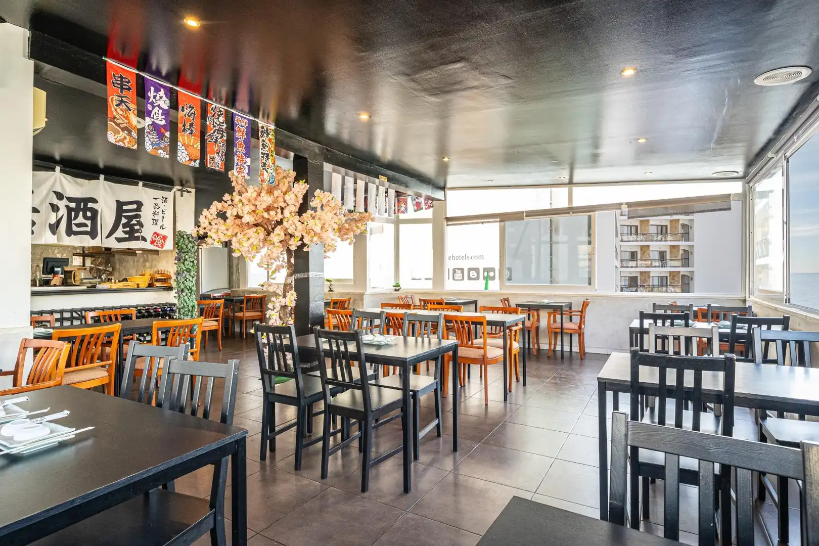 Local comercial en traspaso en Avenida JOAN MIRO, imagen 6