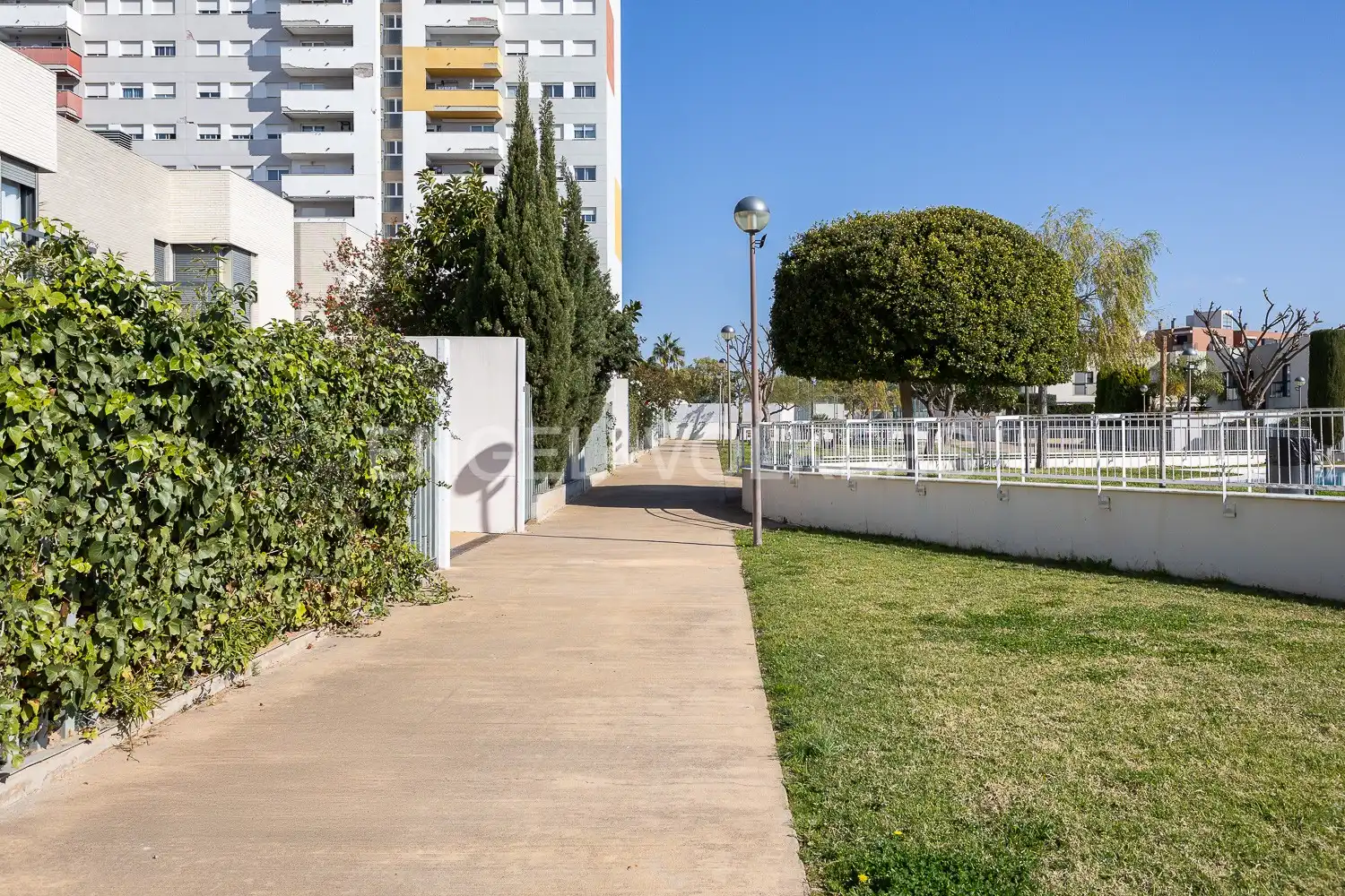 Vista exterior de Casa o xalet en venda en Paterna amb Aire condicionat, Calefacció i Jardí privat