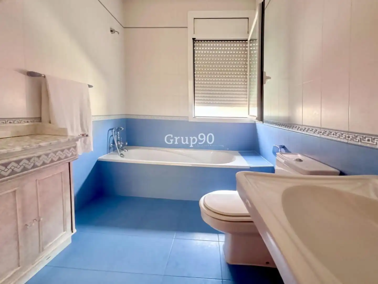 Bathroom of Houses for sale in Lleida  with Heating, Private garden and Parquet flooring