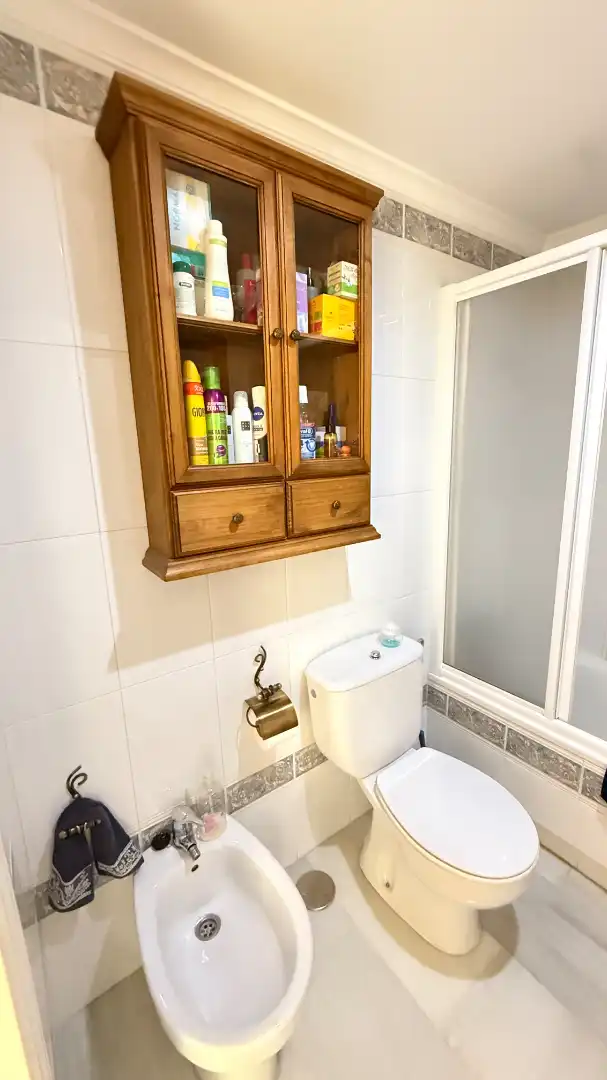 Baño de Piso en venta en Marbella con Terraza, Amueblado y Horno