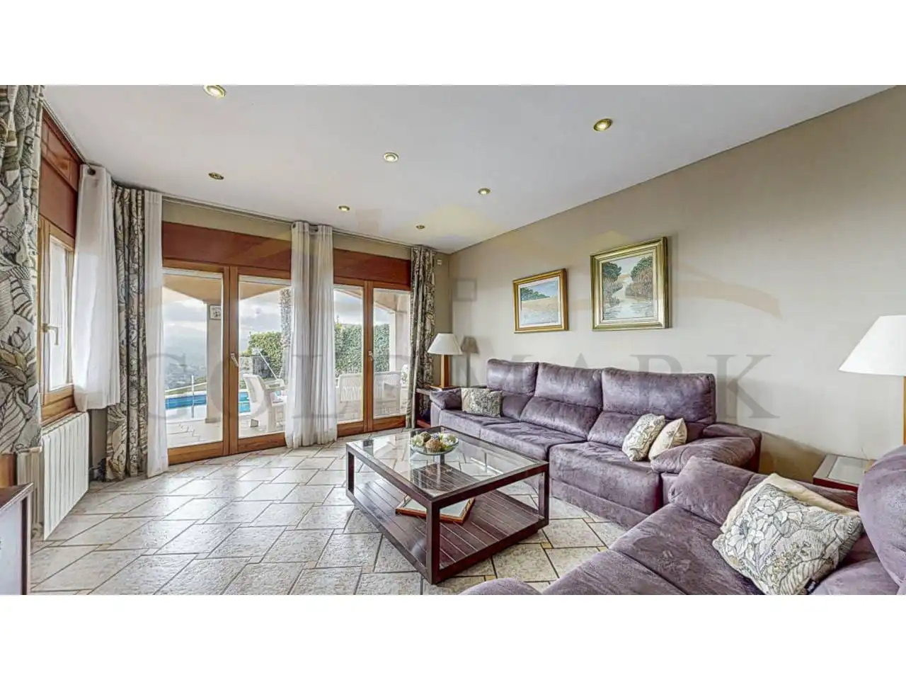 Sala d'estar de Casa o xalet en venda en Corbera de Llobregat amb Aire condicionat, Calefacció i Jardí privat