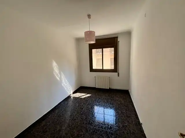 Bedroom of Flat for rent in L'Hospitalet de Llobregat  with Air Conditioner, Heating and Balcony