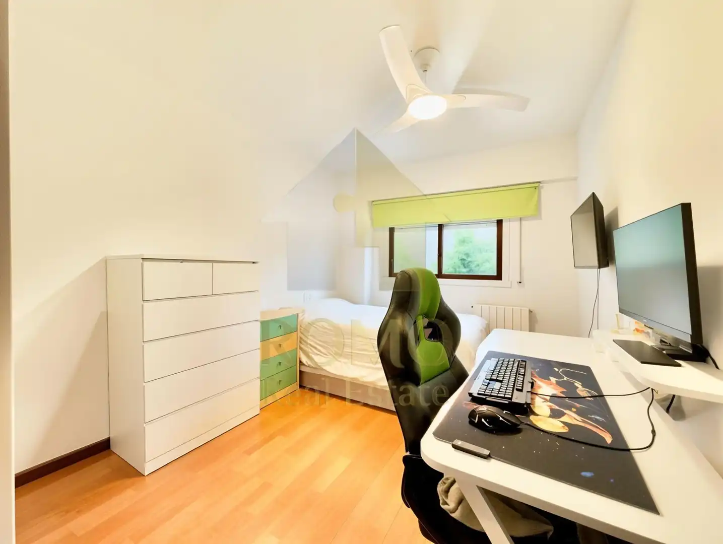 Habitación de Piso en venta en Sabadell con Calefacción, Parquet y Terraza