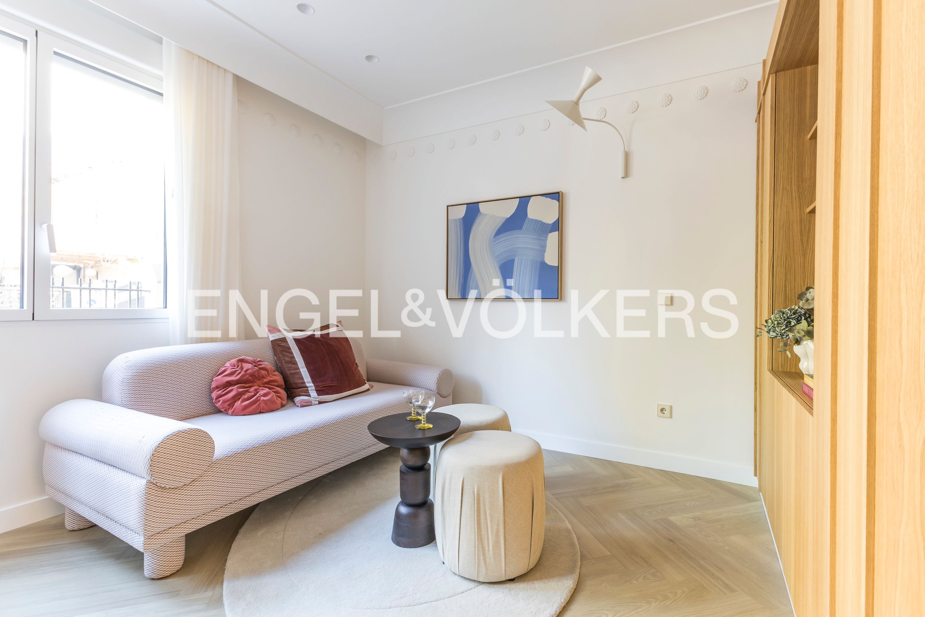 Sala d'estar de Apartament de lloguer en  Madrid Capital amb Aire condicionat, Calefacció i Moblat