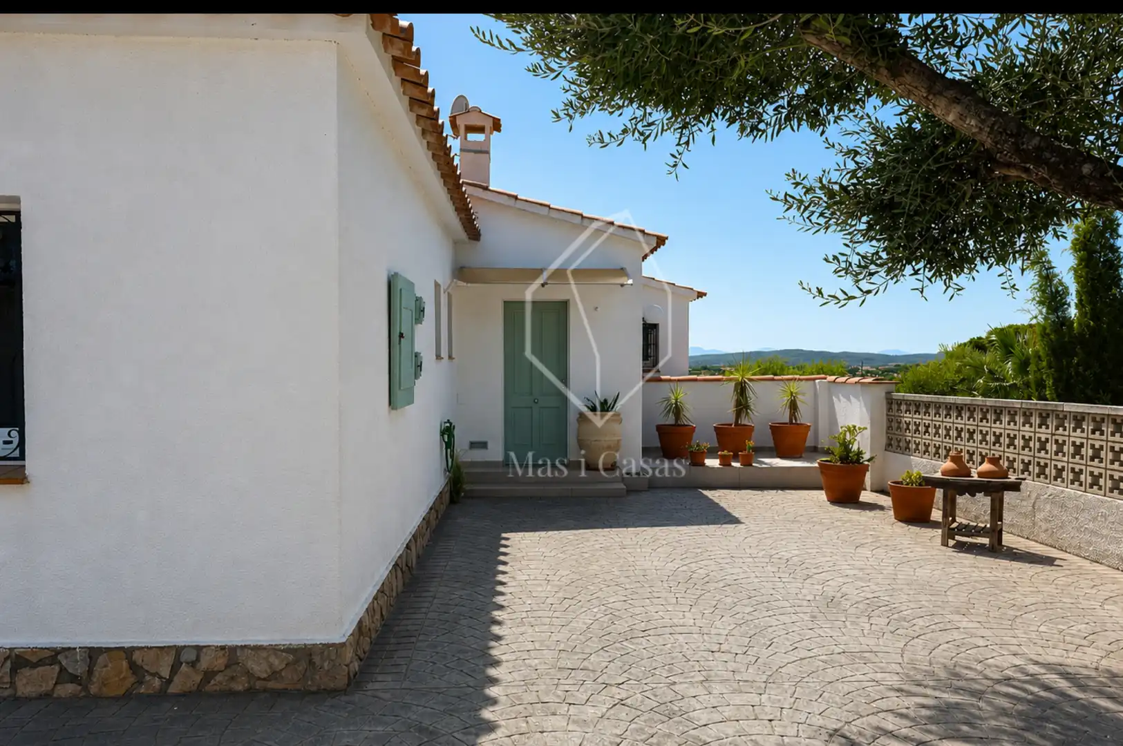 Vista exterior de Casa o xalet en venda en L'Escala amb Aire condicionat, Calefacció i Jardí privat