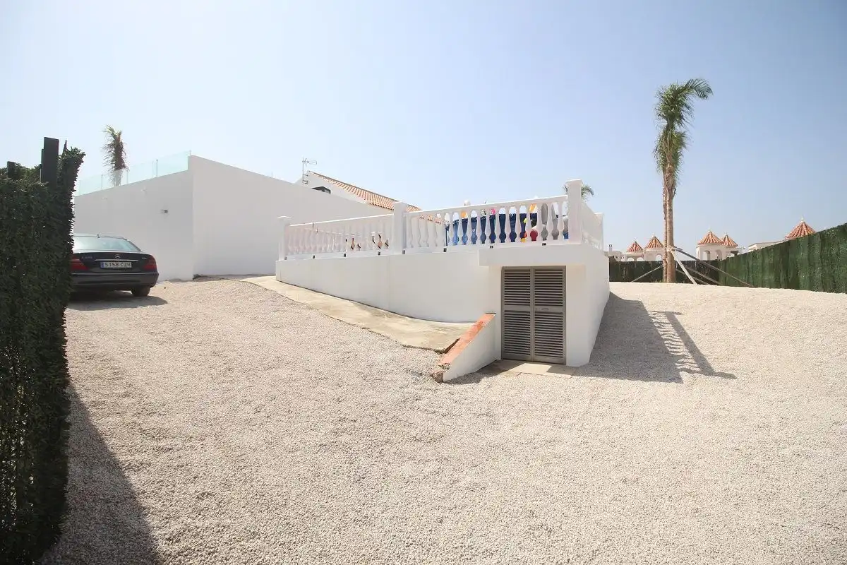 Vista exterior de Casa o xalet de lloguer en Nerja amb Aire condicionat, Jardí privat i Traster