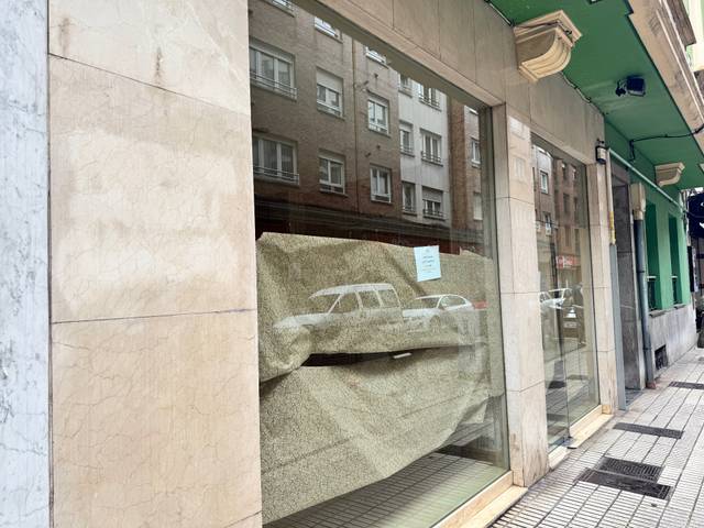 Local comercial en Venta en Calle Garcilaso de la Vega en Barrio del Centro