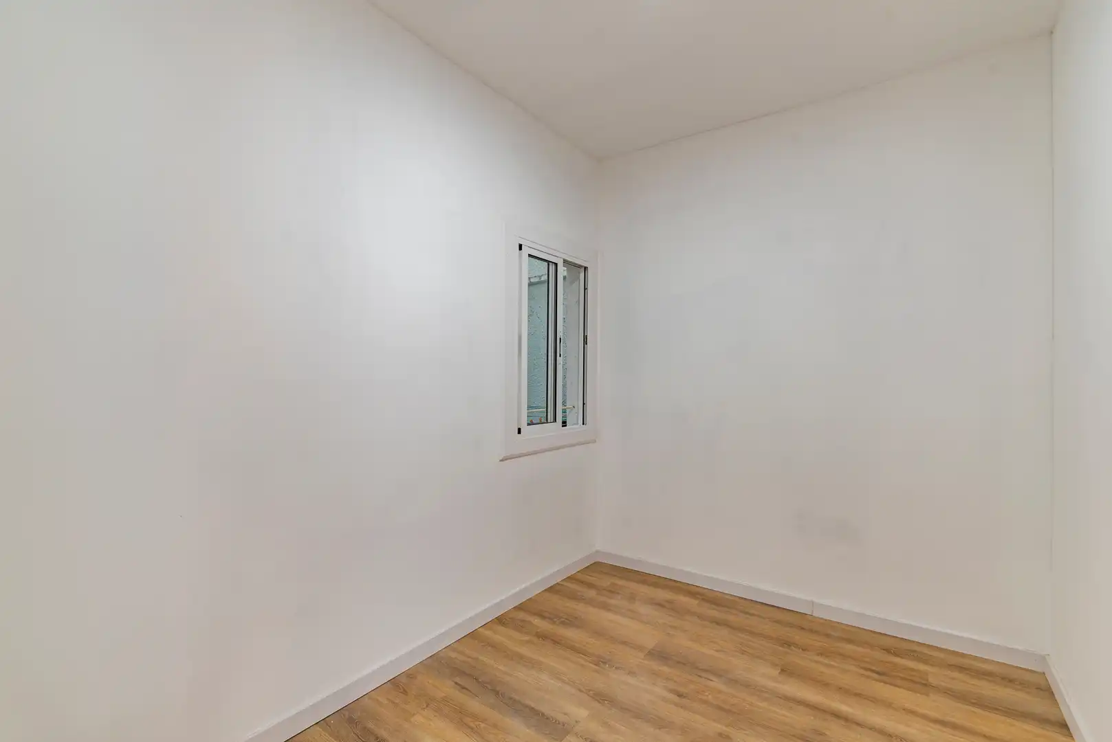 Bedroom of Flat for sale in L'Hospitalet de Llobregat  with Air Conditioner, Heating and Parquet flooring